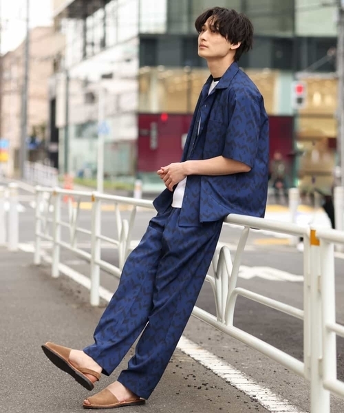 a.v.v（アーヴェヴェ）の「幾何学柄プリントイージーパンツ（その他パンツ・メンズ・ブルー・46/48）」の14枚目の写真