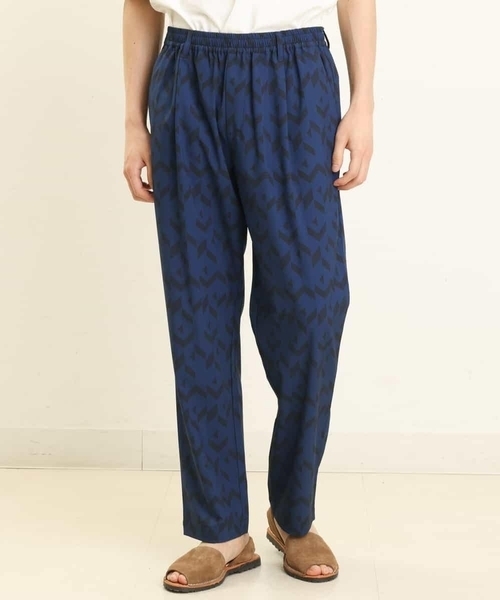 a.v.v（アーヴェヴェ）の「幾何学柄プリントイージーパンツ（その他パンツ・メンズ・ブルー・46/48）」の21枚目の写真