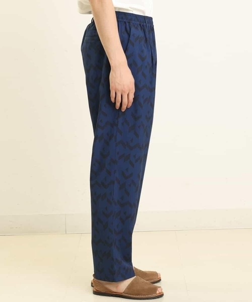 a.v.v（アーヴェヴェ）の「幾何学柄プリントイージーパンツ（その他パンツ・メンズ・ブルー・46/48）」の11枚目の写真