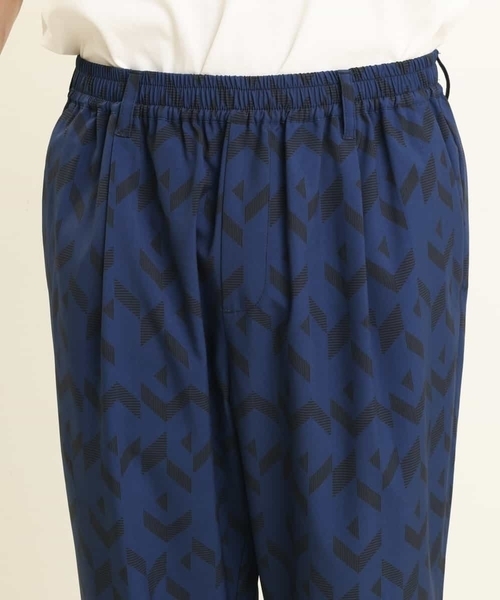 a.v.v（アーヴェヴェ）の「幾何学柄プリントイージーパンツ（その他パンツ・メンズ・ブルー・46/48）」の7枚目の写真