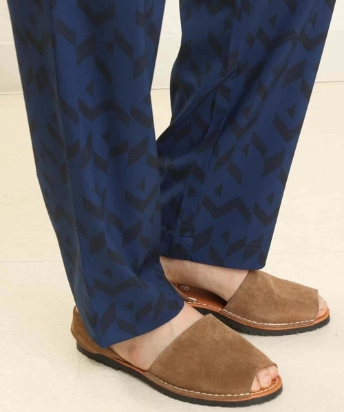 a.v.v（アーヴェヴェ）の「幾何学柄プリントイージーパンツ（その他パンツ・メンズ・ブルー・46/48）」の22枚目の写真