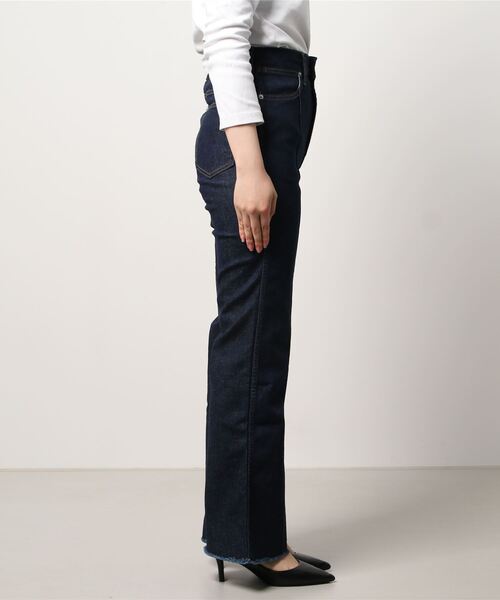 PUBLIC TOKYO(パブリックトウキョウ)の「ピンタックフレアデニム/ウォッシャブル(デニムパンツ・レディース・インディゴブルー・1/2)」の10枚目の写真