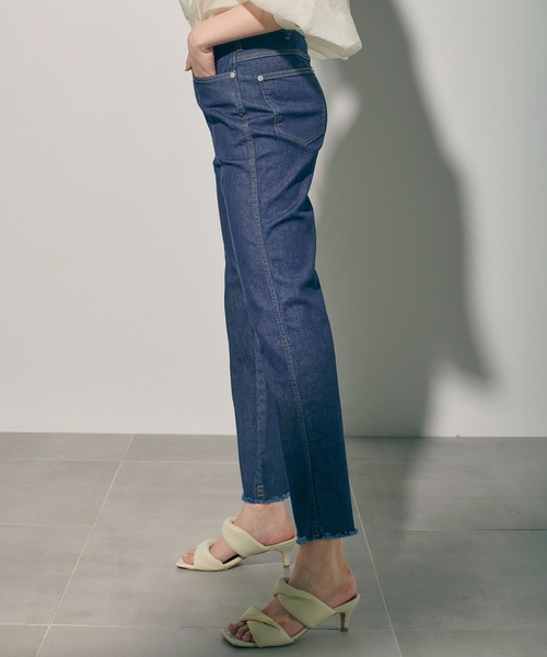 PUBLIC TOKYO(パブリックトウキョウ)の「ピンタックフレアデニム/ウォッシャブル(デニムパンツ・レディース・インディゴブルー・1/2)」の3枚目の写真