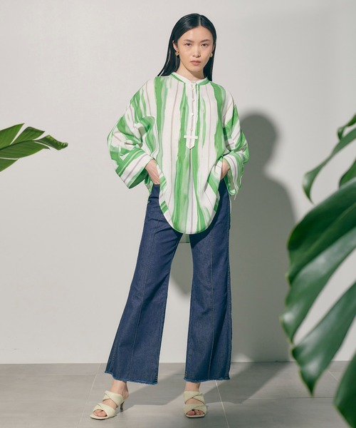 PUBLIC TOKYO(パブリックトウキョウ)の「ピンタックフレアデニム/ウォッシャブル(デニムパンツ・レディース・インディゴブルー・1/2)」の6枚目の写真