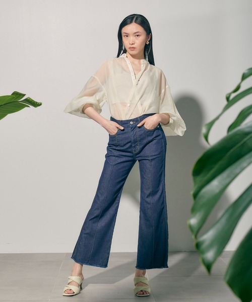 PUBLIC TOKYO(パブリックトウキョウ)の「ピンタックフレアデニム/ウォッシャブル(デニムパンツ・レディース・インディゴブルー・1/2)」の5枚目の写真