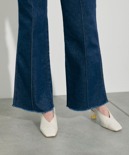 PUBLIC TOKYO(パブリックトウキョウ)の「ピンタックフレアデニム/ウォッシャブル(デニムパンツ・レディース・インディゴブルー・1/2)」の18枚目の写真