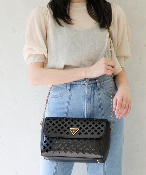 セール】GUESS/ゲス CUT OUT フェイクレザーフラップ付ミニ