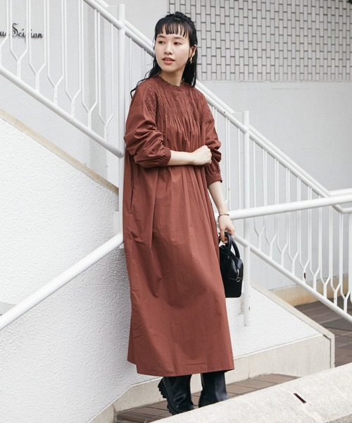 CRAFT STANDARD BOUTIQUE(クラフトスタンダードブティック)の「ハイネックシャーリングワンピース *◆(ワンピース・レディース・チャコールグレー/ブラウン/オフホワイト・FREE)」の3枚目の写真