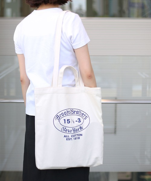 BROOKS BROTHERS(ブルックスブラザーズ)の「【オンラインショップ限定】コットンキャンバス ラベルプリント トートバック(トートバッグ・メンズ・ネイビー/レッド・ONE SIZE)」の4枚目の写真
