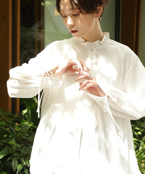 N.（N. Natural Beauty Basic）（エヌエヌナチュラルビューティーベーシック）の「◆フリルネックミニワンピース（ワンピース・レディース・オフホワイト/ブルー・MEDIUM）」の9枚目の写真