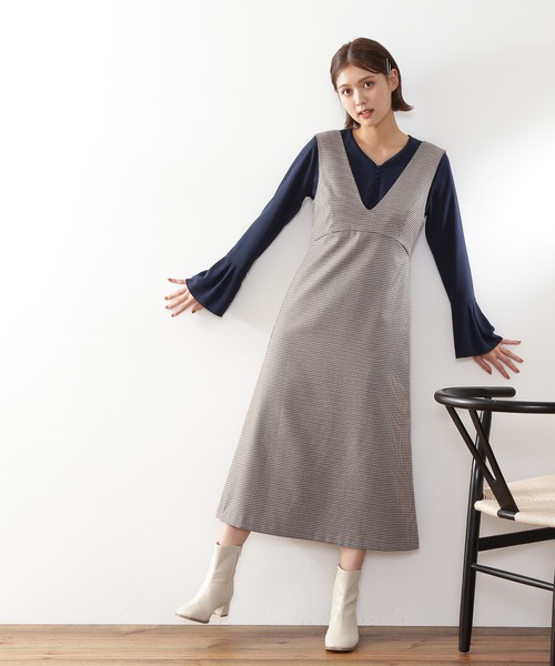 N.（N. Natural Beauty Basic）（エヌエヌナチュラルビューティーベーシック）の「◆ダブルフリルＶネックブラウス（シャツ/ブラウス・レディース・ナチュラル/ブルー/イエロー/ネイビー・MEDIUM）」の11枚目の写真