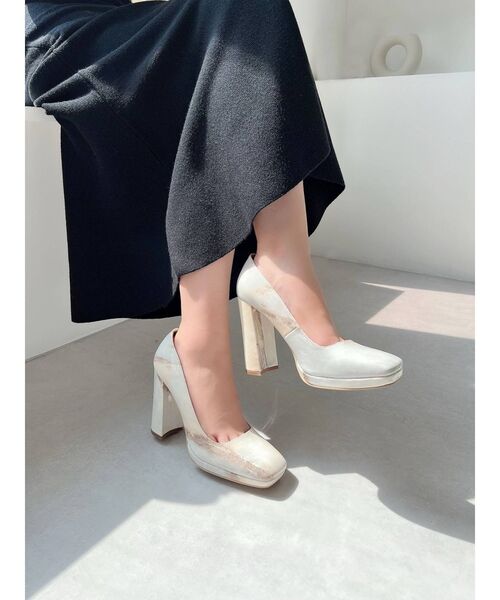 RESEXXY(リゼクシー)の「マーブルスクエアパンプス(パンプス・レディース・その他1/ブラック・LARGE/MEDIUM/SMALL)」の4枚目の写真