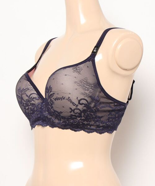PEACH JOHN（ピーチジョン）の「【シームレスで響きにくい、究極のベーシックブラ】ワークブラレーシィ（ブラジャー・レディース・ネイビー/コーラルピンク・B65/C75/E65/C80/A70/D70/E70/C65/D65/F75/B70/C70/D75/E75/B75/B80/A75/F70/F65）」の3枚目の写真