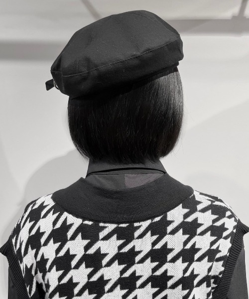 NOVESSEL（ノベセル）の「A'GEM/9 × .kom『NOVESSEL/ノベセル』 案ピンクロスチャーム付きキャスケット（キャスケット・レディース・ブラック・FREE）」の2枚目の写真