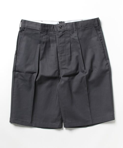 UNIVERSAL OVERALL（ユニバーサルオーバーオール）の「【UNIVERSAL OVERALL】PLEATED FRONT SHORT（スラックス・レディース・チャコールグレー/ブラック/ネイビー/カーキ・34inch/36inch/30 inch/32inch/40inch/38inch）」の3枚目の写真