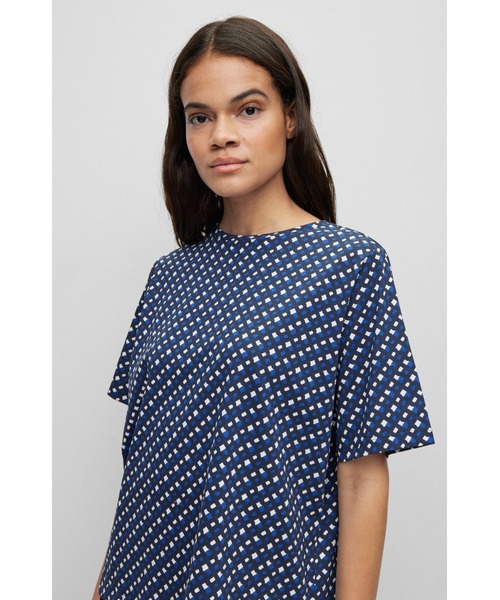 BOSS（ボス）の「シーズンプリント オーガニックコットン レギュラーフィット Tシャツ（Tシャツ/カットソー・レディース・ブルー・M/S/XS）」の2枚目の写真