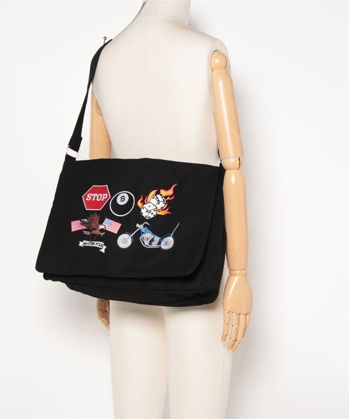 SPINNS（スピンズ）の「ワッペンデザイン コットンフラップショルダーバッグ（ショルダーバッグ・メンズ・ブラック/オフホワイト・ONESIZE）」の12枚目の写真