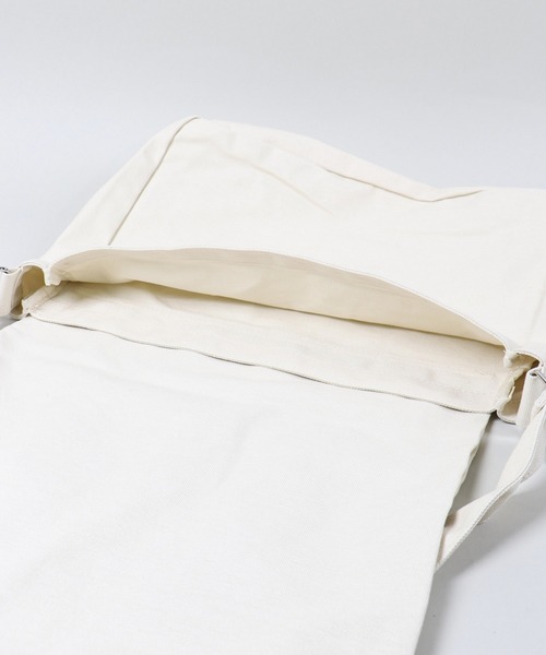 SPINNS（スピンズ）の「ワッペンデザイン コットンフラップショルダーバッグ（ショルダーバッグ・メンズ・ブラック/オフホワイト・ONESIZE）」の19枚目の写真