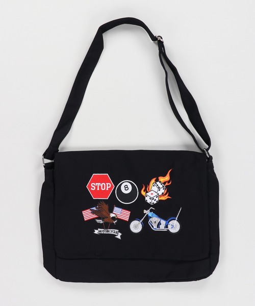 SPINNS（スピンズ）の「ワッペンデザイン コットンフラップショルダーバッグ（ショルダーバッグ・メンズ・ブラック/オフホワイト・ONESIZE）」の3枚目の写真