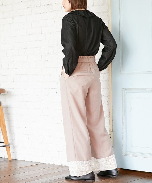 Le temps riche（ルタンリッシュ）の「裾レース使いベルト付きワンタックワイドパンツ　＜Le temps riche＞（その他パンツ・レディース・ベージュ/グレー・S/M/L/LL）」の5枚目の写真