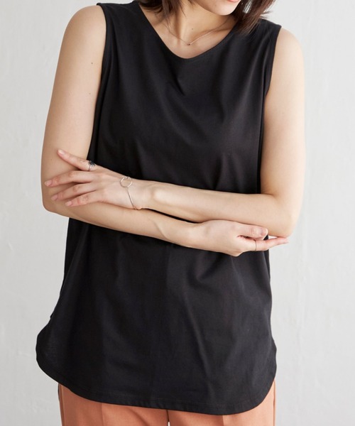 ikka（イッカ）の「【接触冷感／UVカット】コットンUSA裾ラウンドノースリプルオーバー（タンクトップ・レディース・ブラック/オフホワイト/その他2・M/L/S）」の2枚目の写真