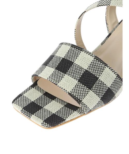 Te chichi TERRASSE(テチチテラス)の「リネンライク斜めストラップサンダル(サンダル・レディース・ベージュ/ブラック/オフホワイト・MEDIUM/LARGE)」の10枚目の写真