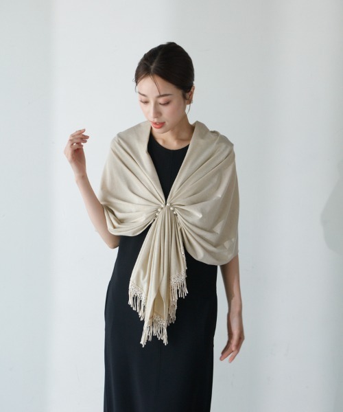 M.deux(エムドゥ)の「パール付きショール(ストール/ショール・レディース・ゴールド・MEDIUM)」の3枚目の写真