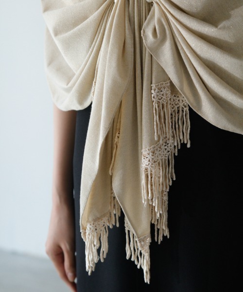 M.deux(エムドゥ)の「パール付きショール(ストール/ショール・レディース・ゴールド・MEDIUM)」の6枚目の写真