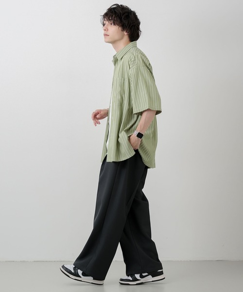 MONO-MART（モノマート）の「オーバーサイズサイドスリットストライプ半袖シャツ（シャツ/ブラウス・メンズ・グリーン/サックスブルー/ブラック/オフホワイト・M/L）」の10枚目の写真