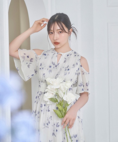 ANDGEEBEE（アンジービー）の「フラワータックワンピ（ワンピース・レディース・サックスブルー/ホワイト・MEDIUM）」の3枚目の写真