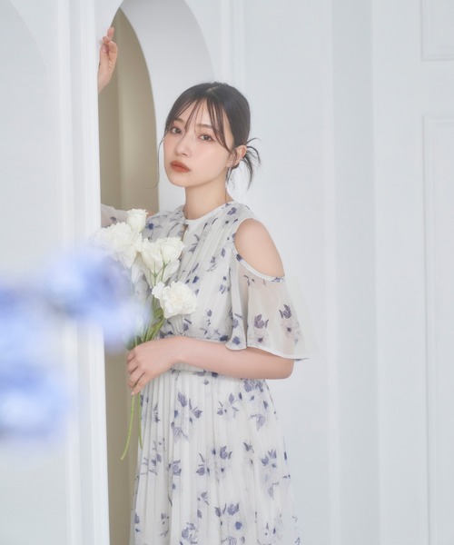 ANDGEEBEE（アンジービー）の「フラワータックワンピ（ワンピース・レディース・サックスブルー/ホワイト・MEDIUM）」の10枚目の写真
