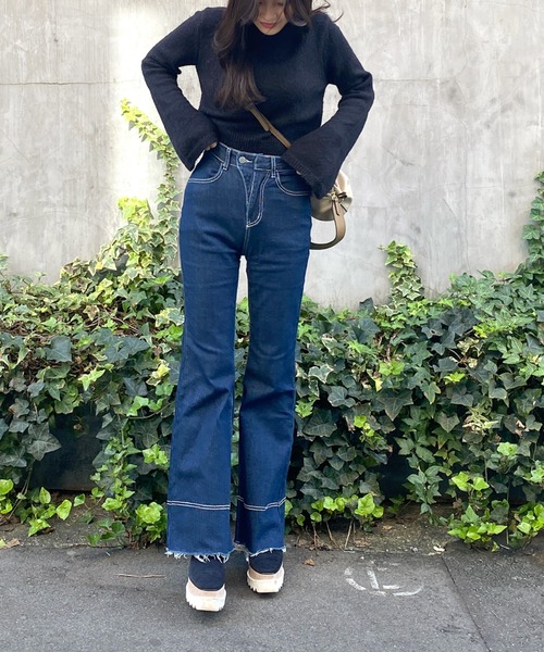 Olu.(オルドット)の「フレアスリーブクロップドニットトップス(ニット/セーター・レディース・ブラウン系その他/ブラック・FREE)」の5枚目の写真