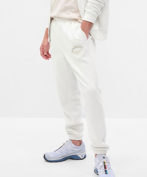 GAP（ギャップ）の「GAP "ATHLETIC" アーチロゴ ジョガーパンツ(ユニセックス)（スウェットパンツ・メンズ・ブラック/ワイン/ブルー/ホワイト系その他/ライトグレー・XS/S/M/L/XL）」の2枚目の写真