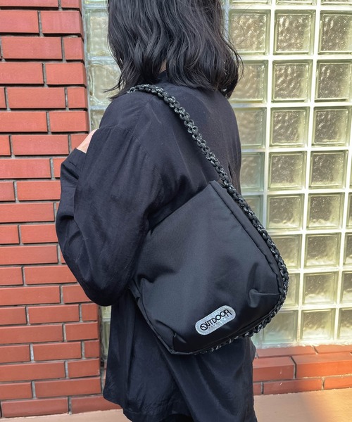 OUTDOOR PRODUCTS(アウトドアプロダクツ)の「【 OUTDOOR PRODUCTS / アウトドアプロダクツ 】 ハーフムーン バッグ 23SS12 halfM BAG BKI(ハンドバッグ・レディース・ブラック/オレンジ・FREE)」の2枚目の写真