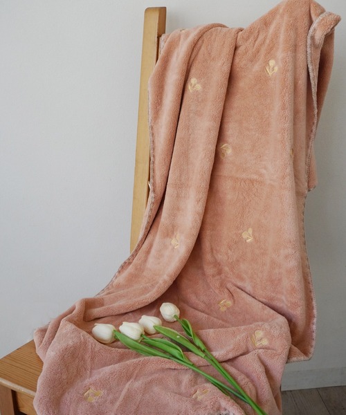 Port（ポート）の「ふわふわ  刺繍 ブランケット 【 チェリー / ムーン 】 #_（ブランケット・レディース・ホワイト/ピンク/ホワイト系その他/ブルー・FREE）」の4枚目の写真