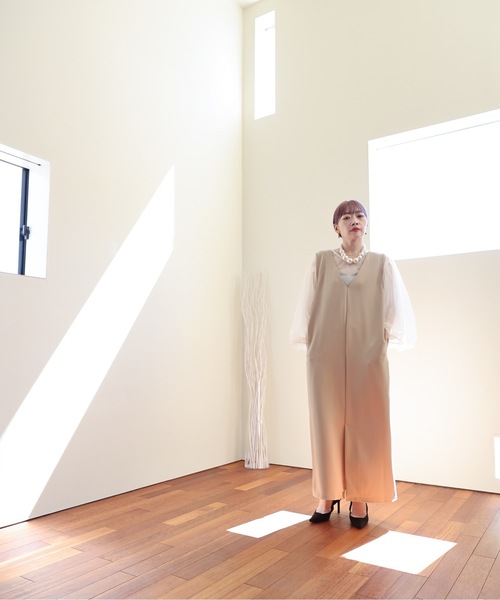 ULEULA（ウルア）の「２WAYジャンパースカート/Vネックワンピース（ジャンパースカート・レディース・ブラック/グレイッシュベージュ/アイボリー/グレー・FREE）」の13枚目の写真