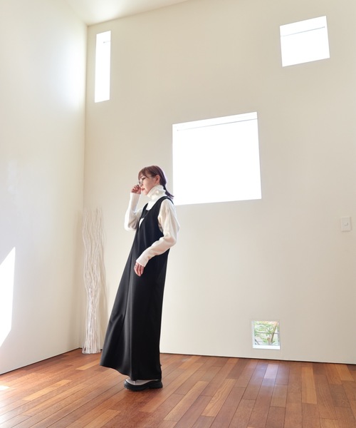 ULEULA（ウルア）の「２WAYジャンパースカート/Vネックワンピース（ジャンパースカート・レディース・ブラック/グレイッシュベージュ/アイボリー/グレー・FREE）」の11枚目の写真