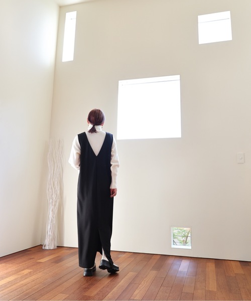 ULEULA（ウルア）の「２WAYジャンパースカート/Vネックワンピース（ジャンパースカート・レディース・ブラック/グレイッシュベージュ/アイボリー/グレー・FREE）」の12枚目の写真