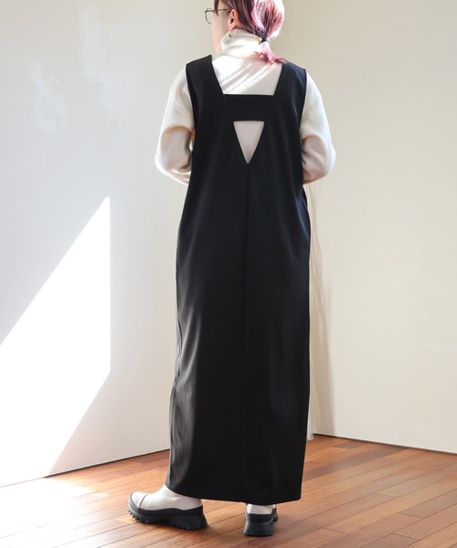 ULEULA（ウルア）の「２WAYジャンパースカート/Vネックワンピース（ジャンパースカート・レディース・ブラック/グレイッシュベージュ/アイボリー/グレー・FREE）」の6枚目の写真