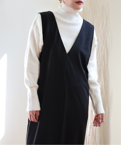 ULEULA（ウルア）の「２WAYジャンパースカート/Vネックワンピース（ジャンパースカート・レディース・ブラック/グレイッシュベージュ/アイボリー/グレー・FREE）」の7枚目の写真