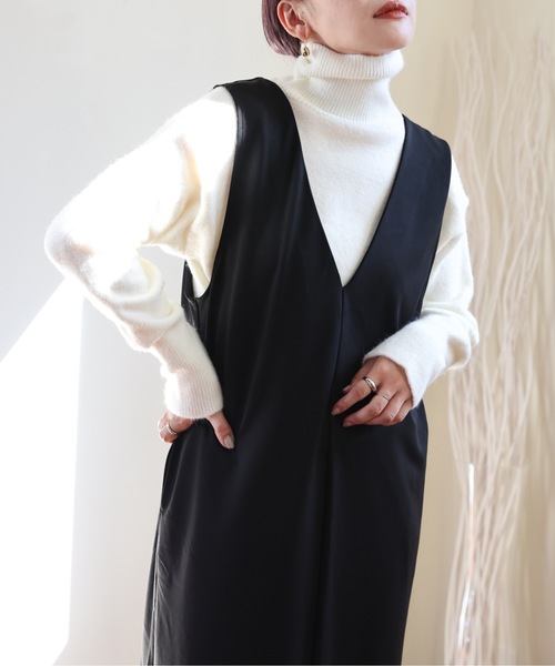 ULEULA（ウルア）の「２WAYジャンパースカート/Vネックワンピース（ジャンパースカート・レディース・ブラック/グレイッシュベージュ/アイボリー/グレー・FREE）」の8枚目の写真