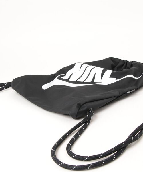 NIKE（ナイキ）の「【NIKE / ナイキ】ヘリテージ ナップサック（バックパック/リュック・メンズ・ブラック・ONESIZE）」の3枚目の写真