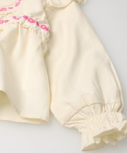 Caldia(カルディア)の「お花刺繍チュニックブラウス(Tシャツ/カットソー・キッズ・ピンク/ホワイト・120/110/140/130/100)」の6枚目の写真