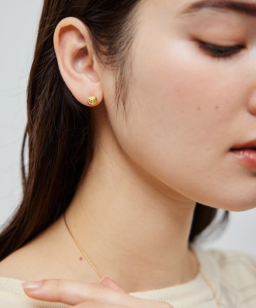 ROPE'(ロペ)の「ロープノットモチーフスタッドピアス【メディア掲載】(ピアス(両耳用)・レディース・ゴールド・FREE)」の1枚目の写真