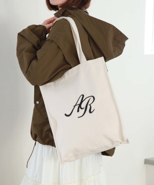 archives(アルシーヴ)の「ロゴ刺繍キャンバストート(トートバッグ・レディース・アイボリー/ブラック・FREE)」の3枚目の写真