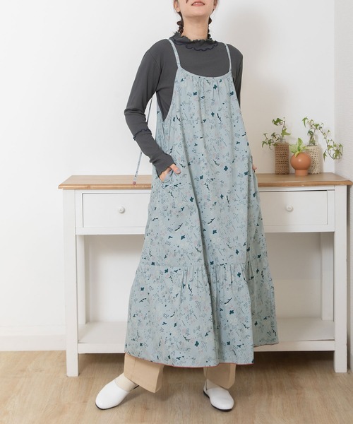 POU DOU DOU（プードゥドゥ）の「ボタニカル線画キャミソールワンピース（ワンピース・レディース・ベージュ/ブルー・3）」の2枚目の写真