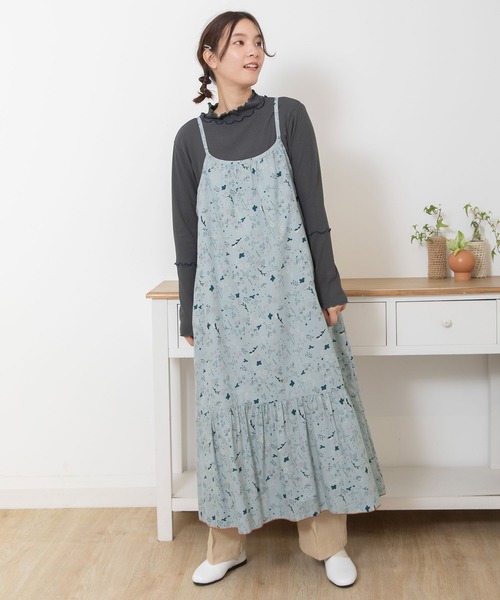 POU DOU DOU（プードゥドゥ）の「ボタニカル線画キャミソールワンピース（ワンピース・レディース・ベージュ/ブルー・3）」の3枚目の写真