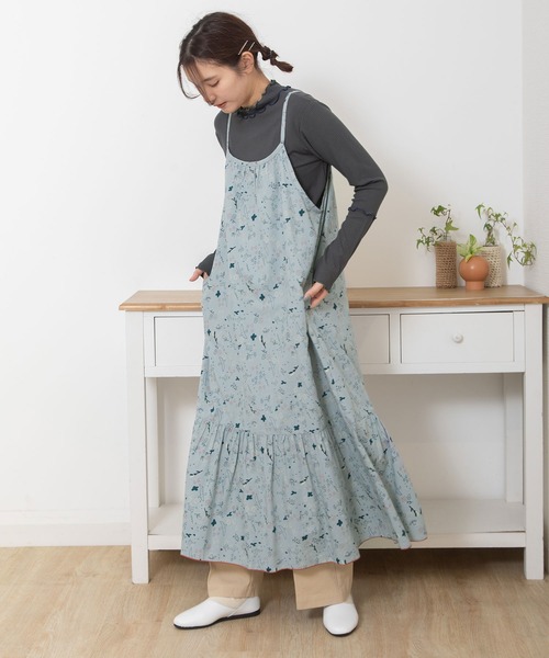 POU DOU DOU（プードゥドゥ）の「ボタニカル線画キャミソールワンピース（ワンピース・レディース・ベージュ/ブルー・3）」の5枚目の写真