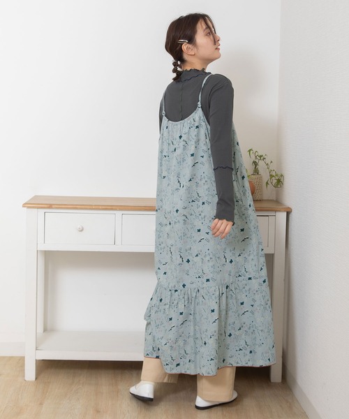 POU DOU DOU（プードゥドゥ）の「ボタニカル線画キャミソールワンピース（ワンピース・レディース・ベージュ/ブルー・3）」の6枚目の写真