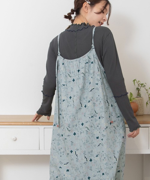 POU DOU DOU（プードゥドゥ）の「ボタニカル線画キャミソールワンピース（ワンピース・レディース・ベージュ/ブルー・3）」の8枚目の写真